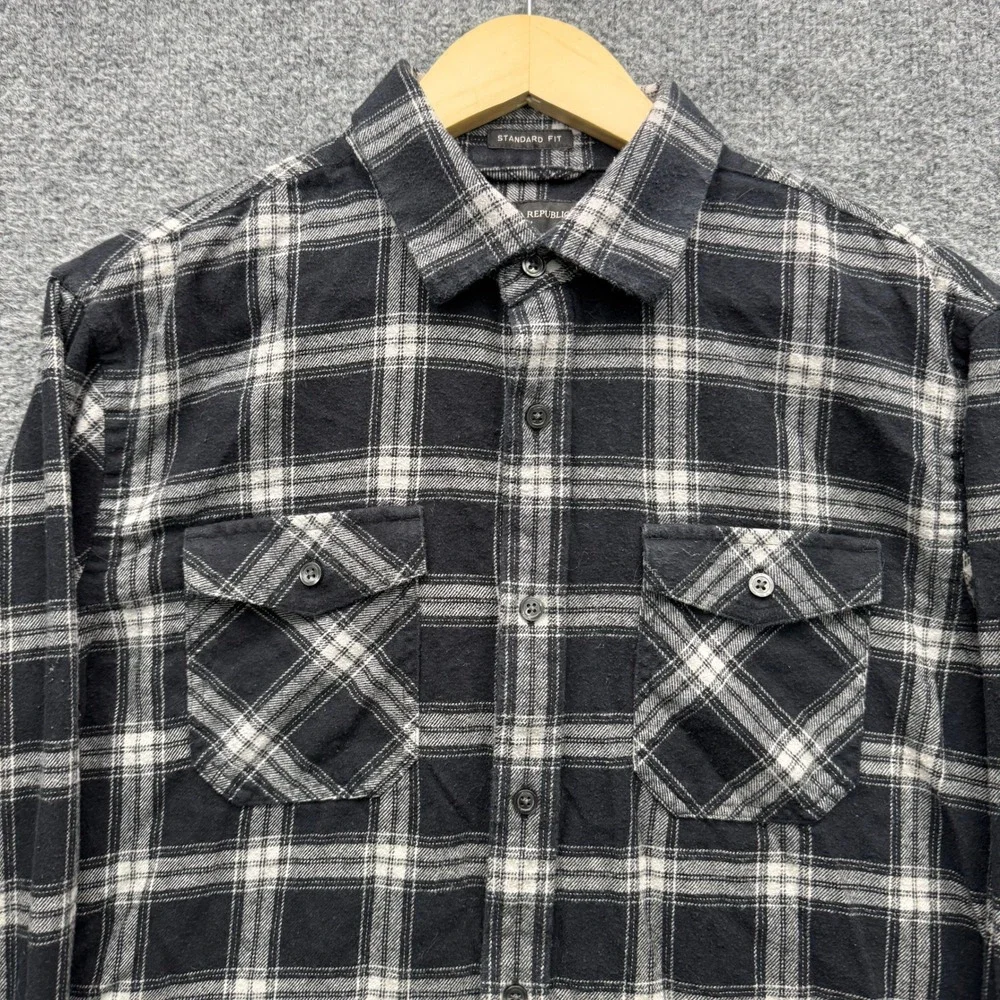 Banana Republic Standard Fit Flannel Button Shirt Mens M Black Plaid Casual